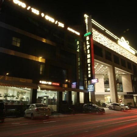 Hotel Alpine Tree New Delhi Extérieur photo